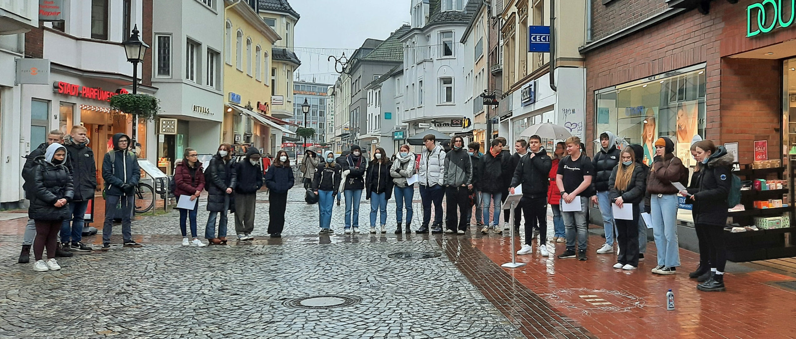 27. Januar : Aktion zur Reinigung der Stolpersteine