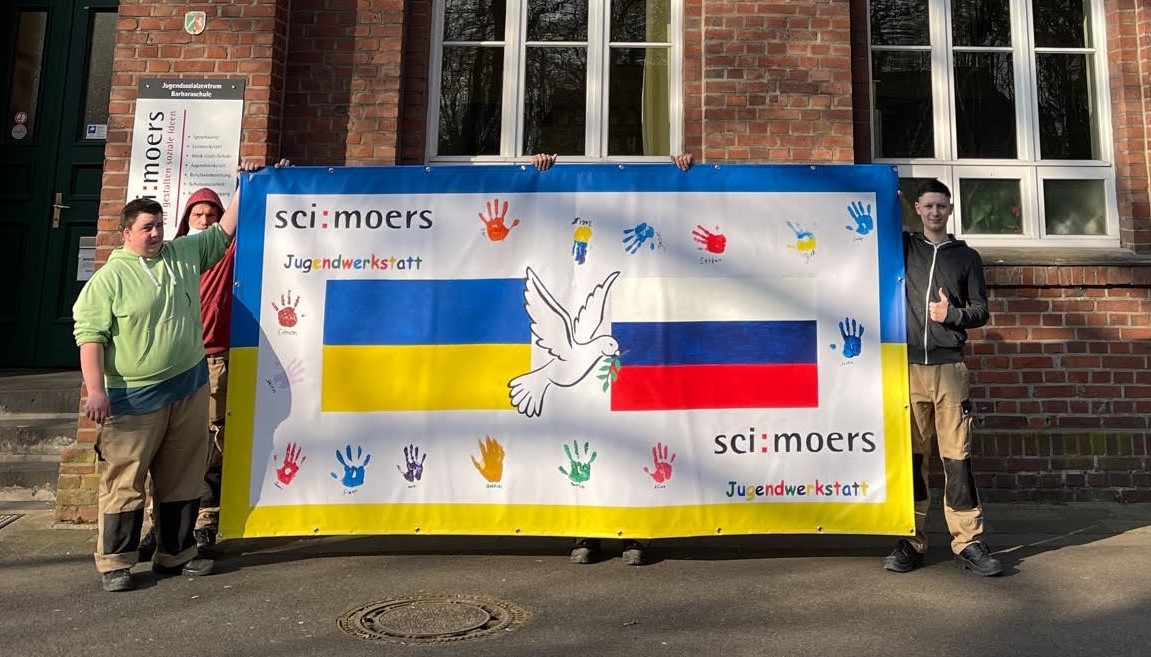Friedensbanner von Schülerinnen und Schülern