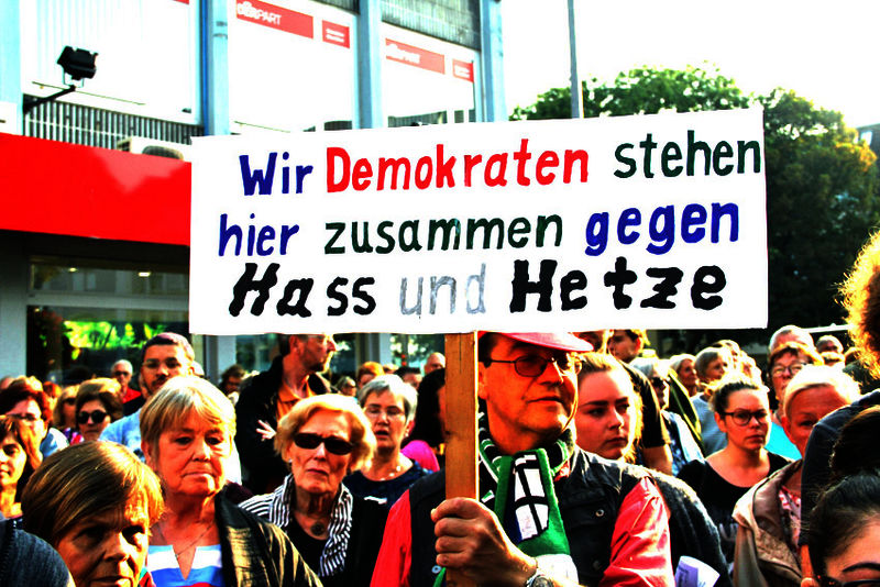 Hunderte Demonstranten gegen Hetze und Hass in Moers